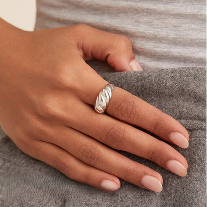 Twist Ring